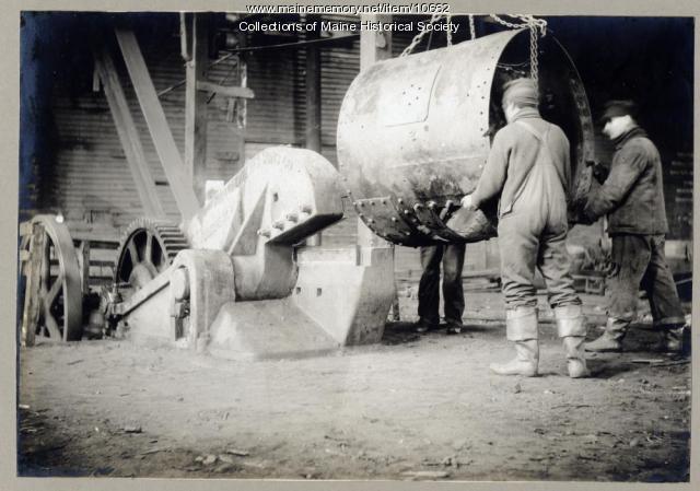 Moving pipe, William H. Perry Co., Portland, ca. 1909