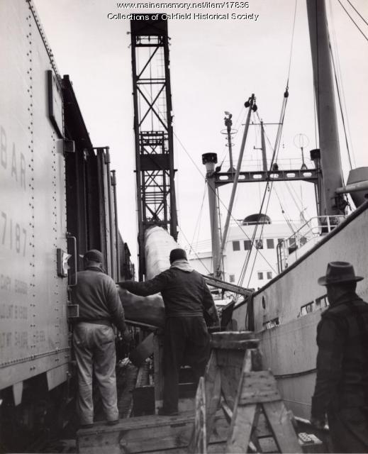 Bangor and Aroostook Railroad ice reefer in Searsport, c. 1965