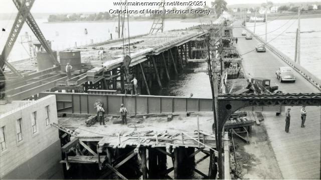 Construction of Martin's Point Bridge, Portland, ca. 1942