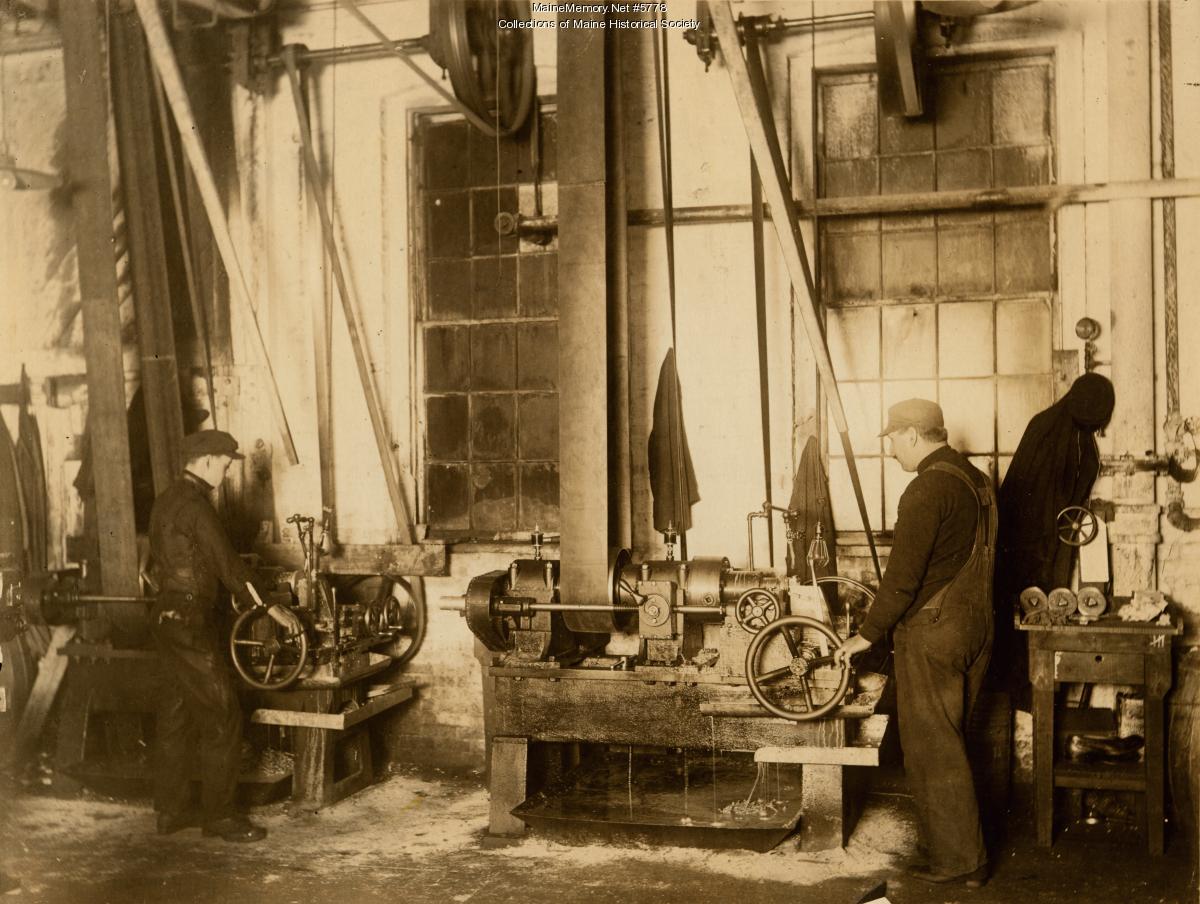 Portland Company 108 mm shell manufacturing, ca. 1917 - Maine Memory ...